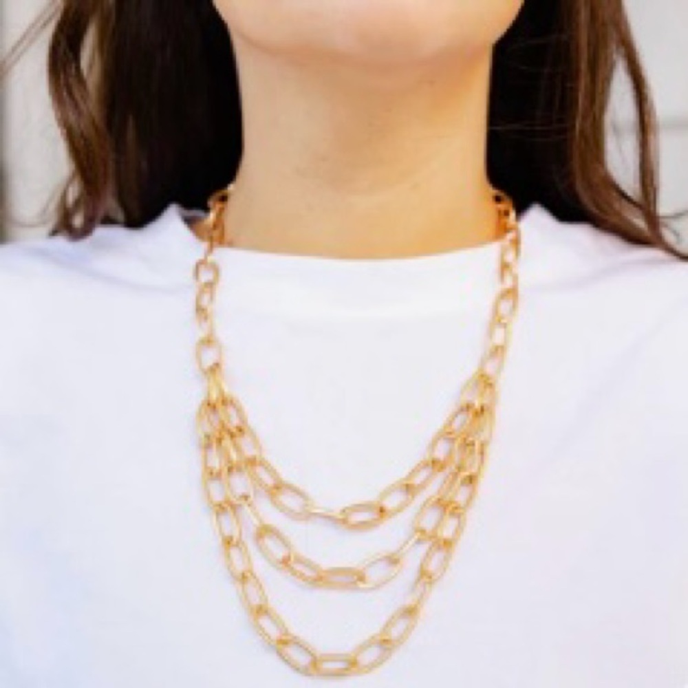 Chic Gold Link Necklace